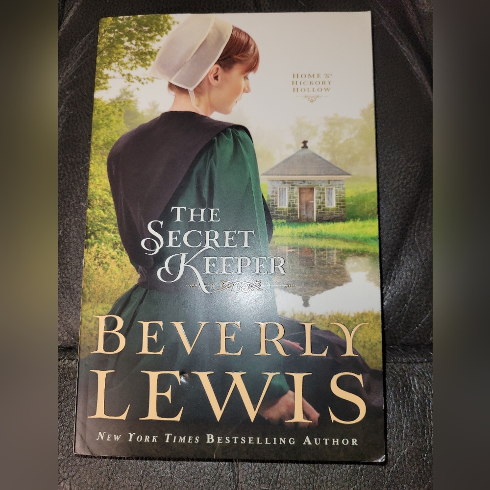 ✝️ The Secret Keeper Softcover Christian Fiction Amish Themed Book Beverly Lewis